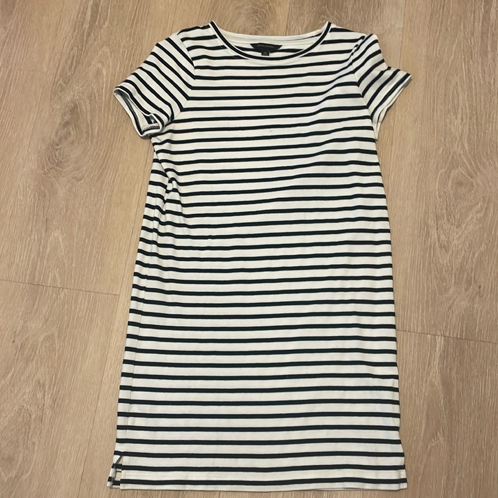 XS Banana Republic Blue and White t-shirt dress